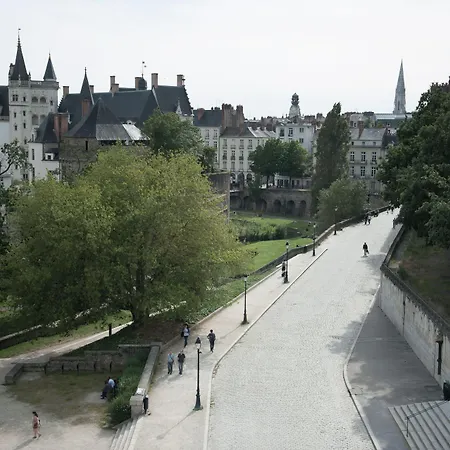 Lhotel - Face Au Chateau - Boutique Et Seminaires Nantes