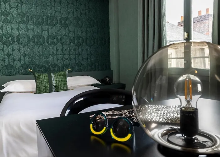 L'hôtel - Face Au Château Hotel 3*