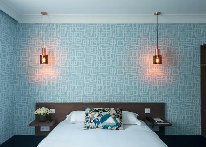 L'hôtel - Face Au Château Hotel 3*