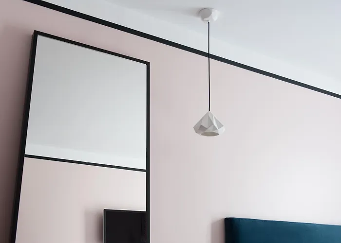 L'hôtel - Face Au Château Hotel 3*