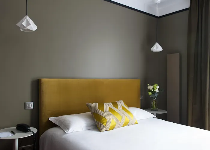 Hotel L'hôtel - Face Au Château Nantes