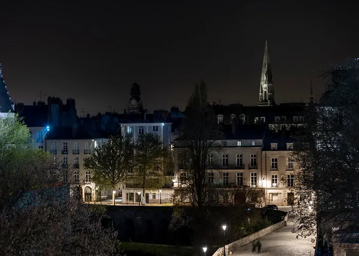 Hotel L'hôtel - Face Au Château