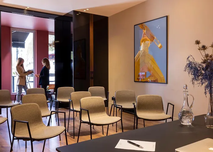 Hotel L'hôtel - Face Au Château 3*