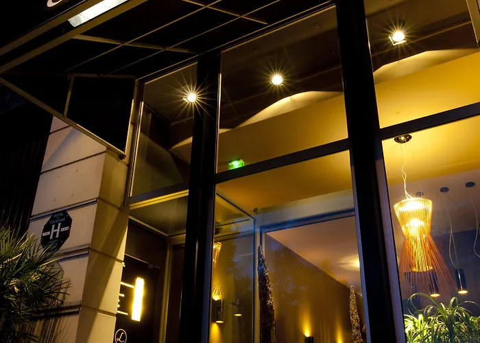 Hotel L'hôtel - Face Au Château Nantes