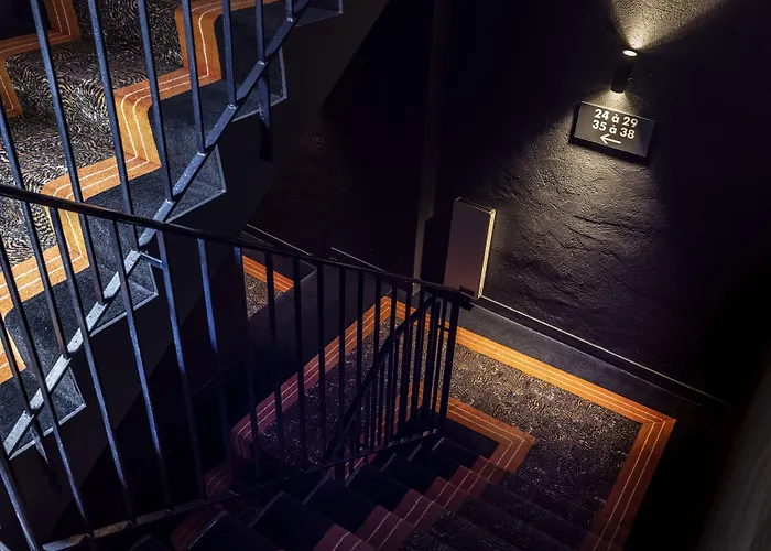 L'hôtel - Face Au Château Hotel